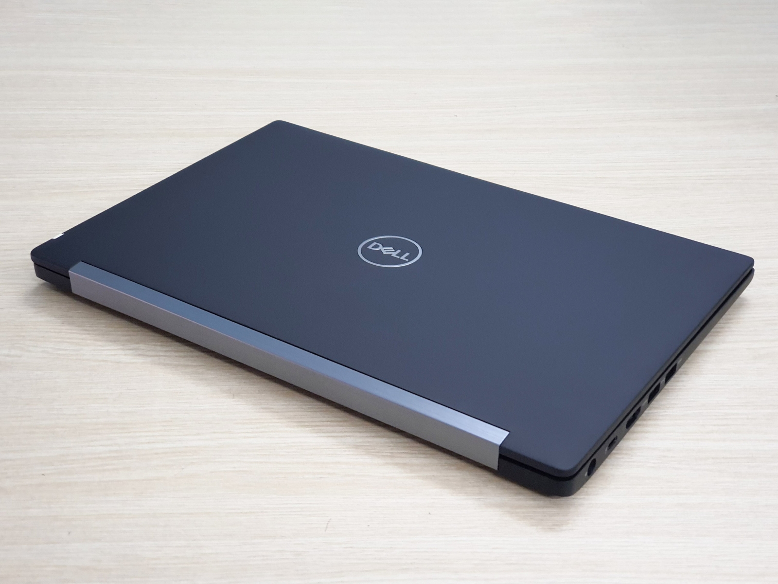 Dell 7490 laptop xách tay i7 gen 8 ram 8gb ssd 256gb 14 inch Full HD